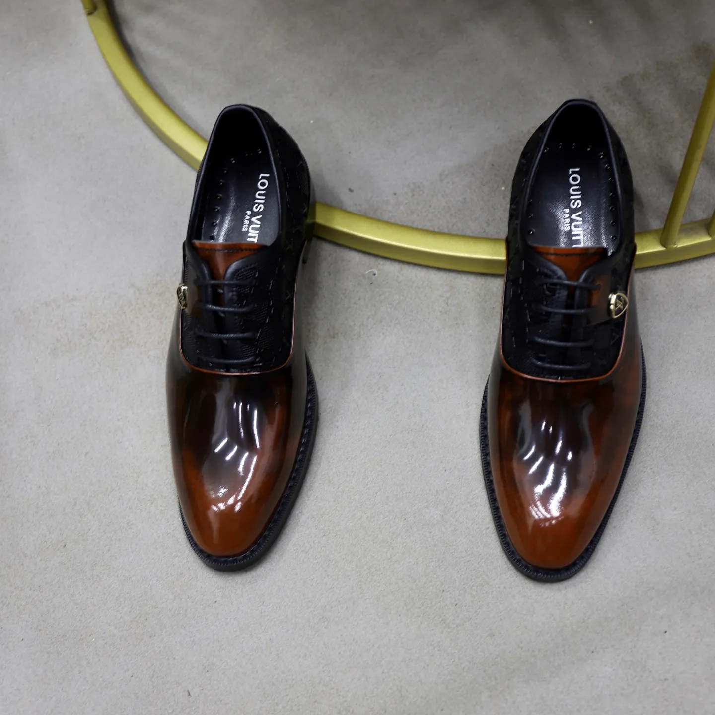 Ex-factory price: 500💰🙅‍♂️🙅‍♂️🙅‍♂️ Brand: LV Louis Vuitton Standard code: Men's size 38-44 (45 can be customized) Grade: Same style as the official website Original order quality Material: Original cowhide surface Comfortable cowhide lining Original outsole Style category: Men's fashionable casual leather shoes Distinguished big-name luxury elements Top luxury Color: actual picture color